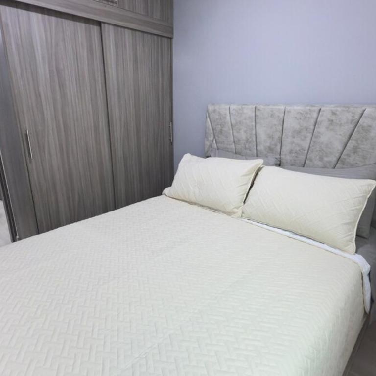 New Modern Apartment - Airport - Two-Bedroom Apartment - 8