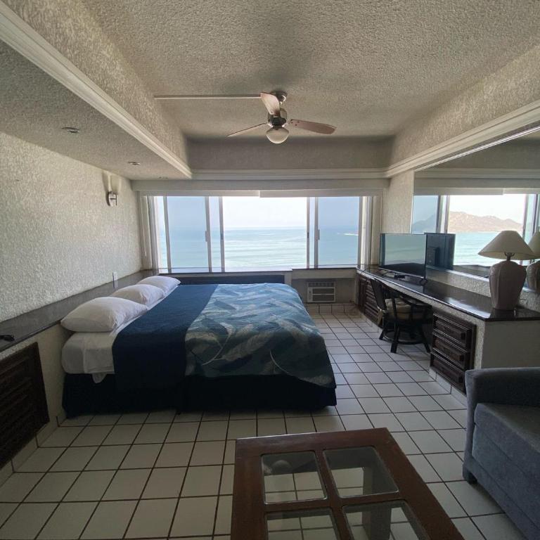 Departamento en Mazatlan zona dorada a PIE DE PLAYA - Two-Bedroom Apartment - 13