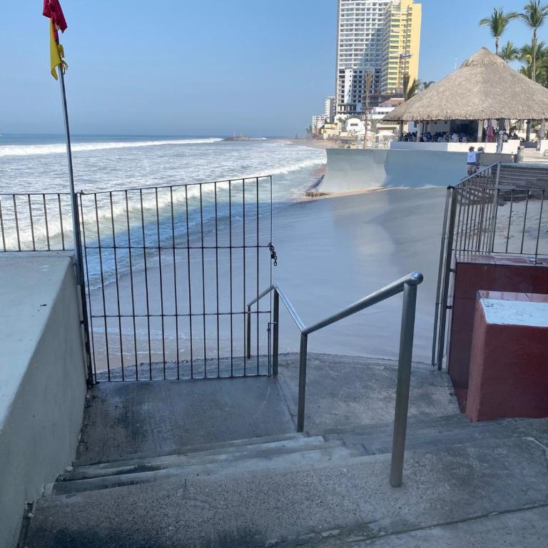 Departamento en Mazatlan zona dorada a PIE DE PLAYA - Two-Bedroom Apartment - 12