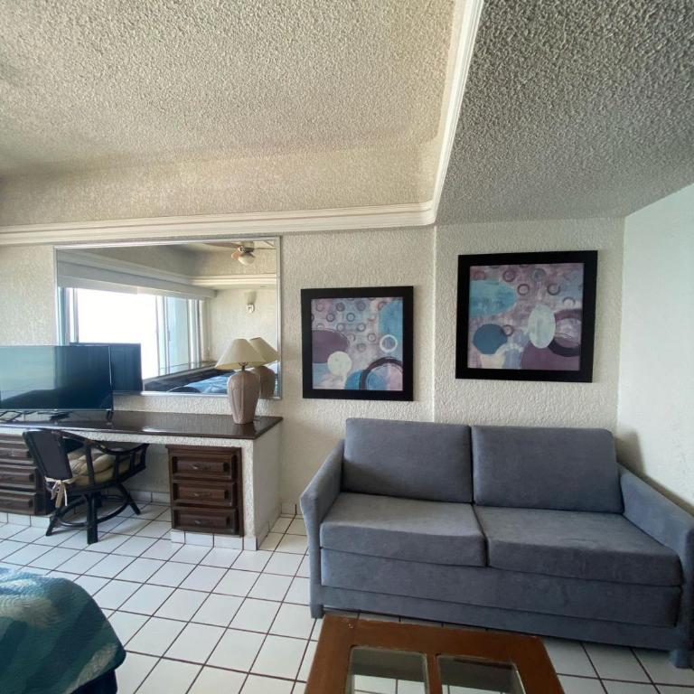 Departamento en Mazatlan zona dorada a PIE DE PLAYA - Two-Bedroom Apartment - 11