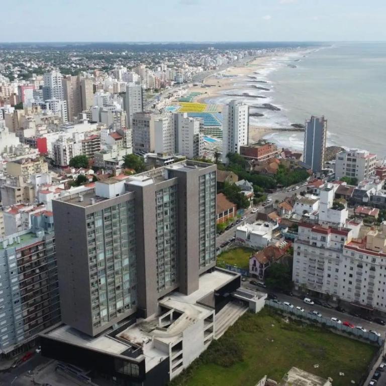 MarDelSuites - Studios Modernos Piso Alto - Vista al Mar, Pileta, Cochera, AC, 2min Playa - Studio with Sea View - 9