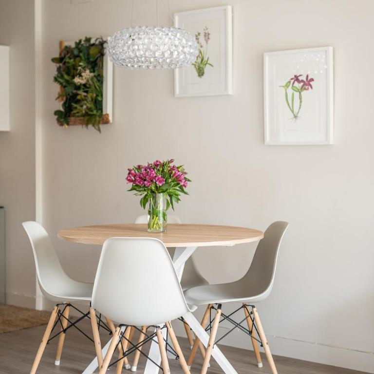 Chic Aparment Barcelona near Plaza España - Two-Bedroom Apartment - 12