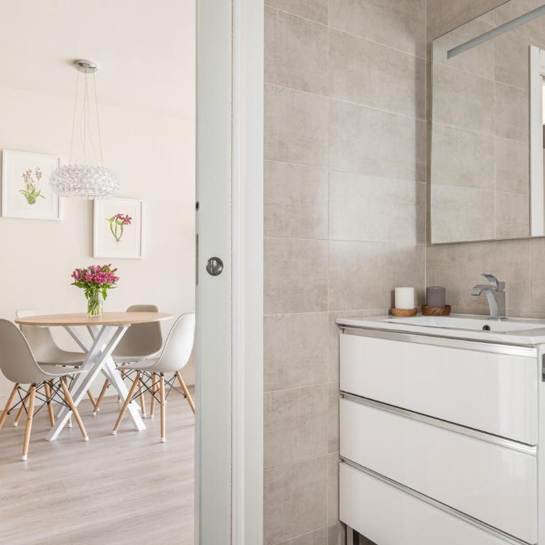 Chic Aparment Barcelona near Plaza España - Two-Bedroom Apartment - 13