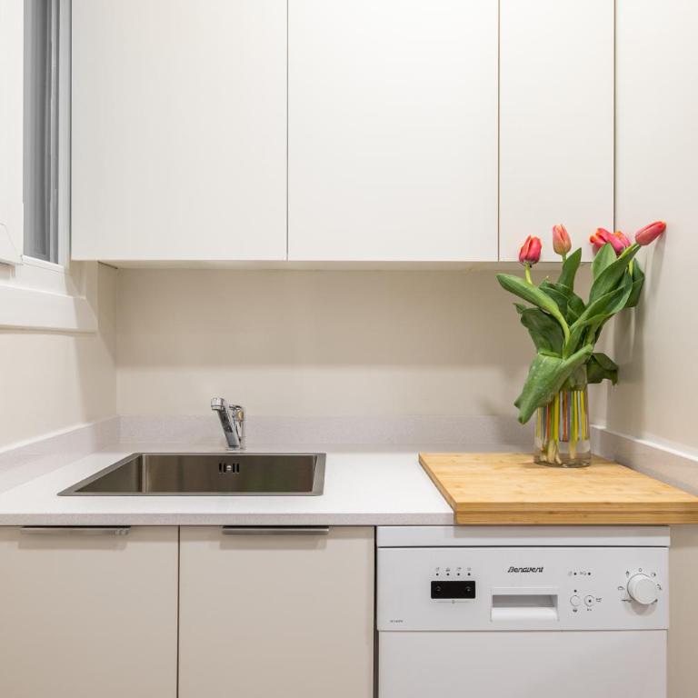 Chic Aparment Barcelona near Plaza España - Two-Bedroom Apartment - 4