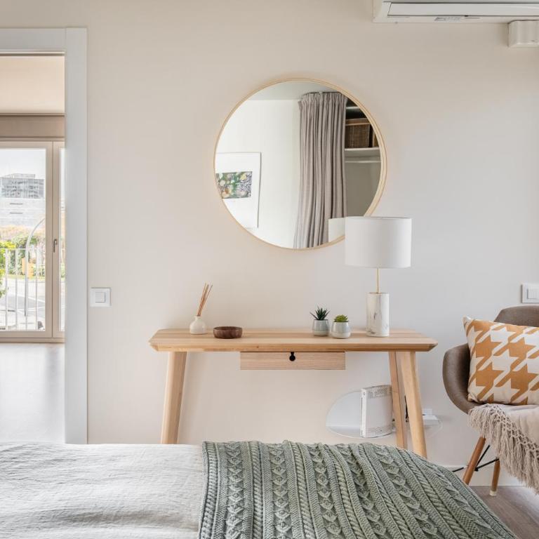 Chic Aparment Barcelona near Plaza España - Two-Bedroom Apartment - 14