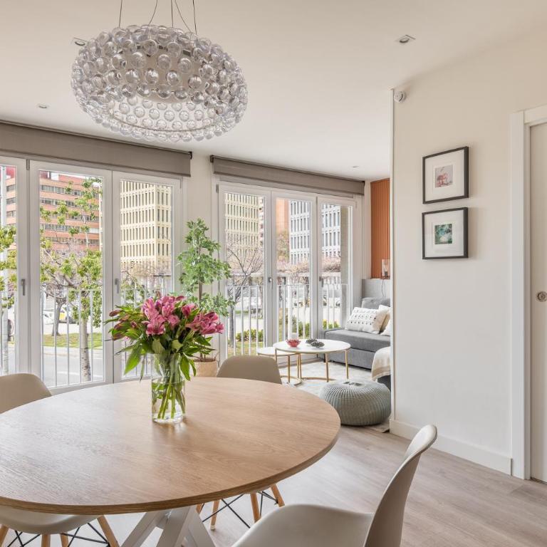 Chic Aparment Barcelona near Plaza España - Two-Bedroom Apartment - 20