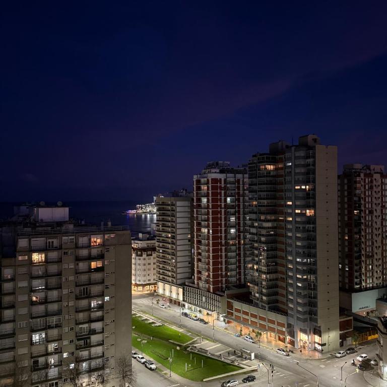 MarDelSuites - Studios Modernos Piso Alto - Vista al Mar, Pileta, Cochera, AC, 2min Playa - Studio with Sea View - 27