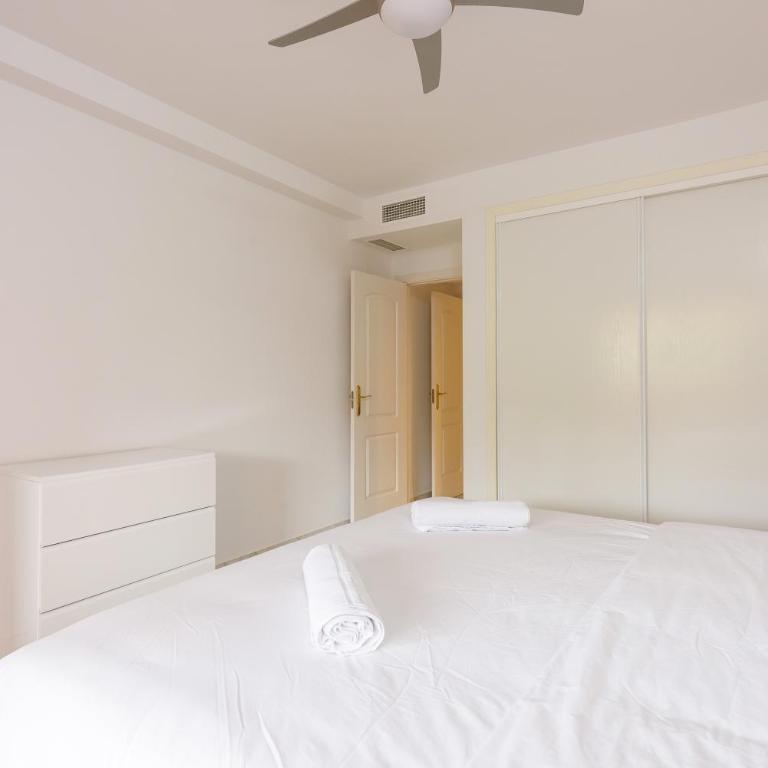 Stylish 2-Bed Apartment with Large Terrace & Pool - Apartamento de 2 dormitorios - 9