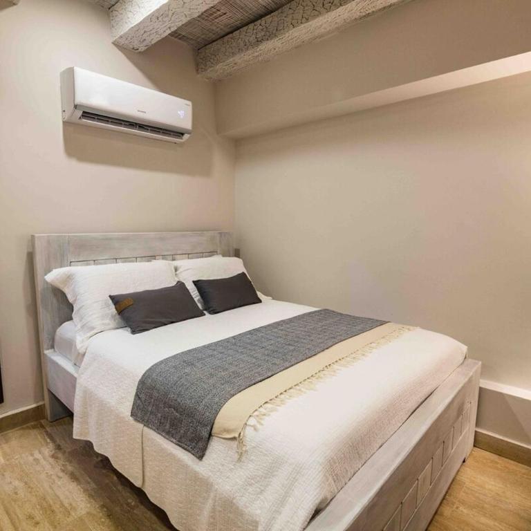 Casa Del Hidalgo - Walled City 7BR Colonial Villa - Villa - 9