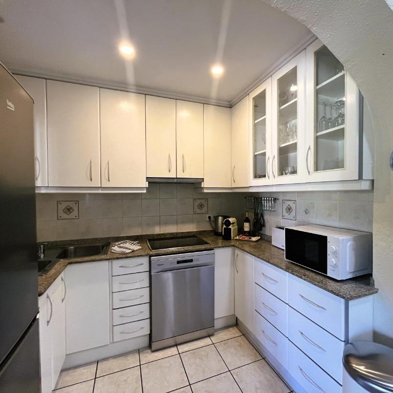 Casa Mila - Three-Bedroom House - 7