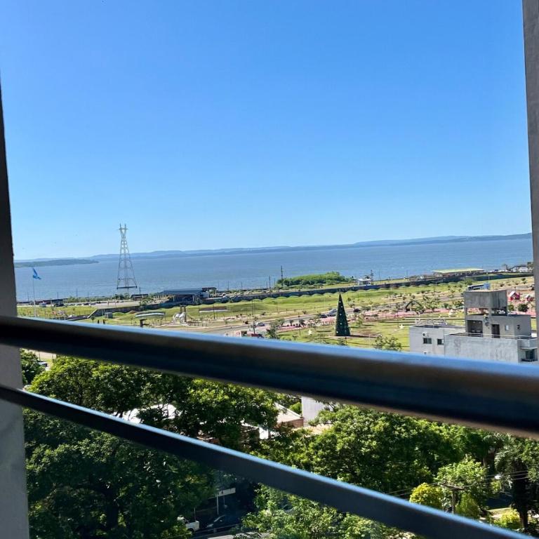 Magnífica vista al Río Paraná, y excelente ubicación en el microcentro de la ciudad !! - Apartamento - 3