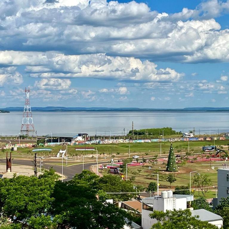 Magnífica vista al Río Paraná, y excelente ubicación en el microcentro de la ciudad !! - Apartamento - 17
