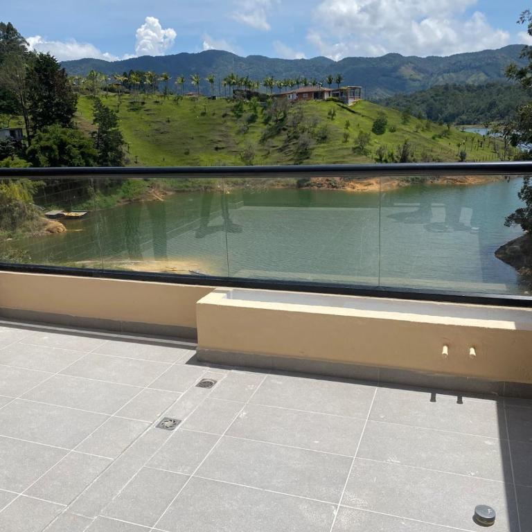 Apartment with a hot tub and a view of Guatapé lake - Apartment with Lake View - 18