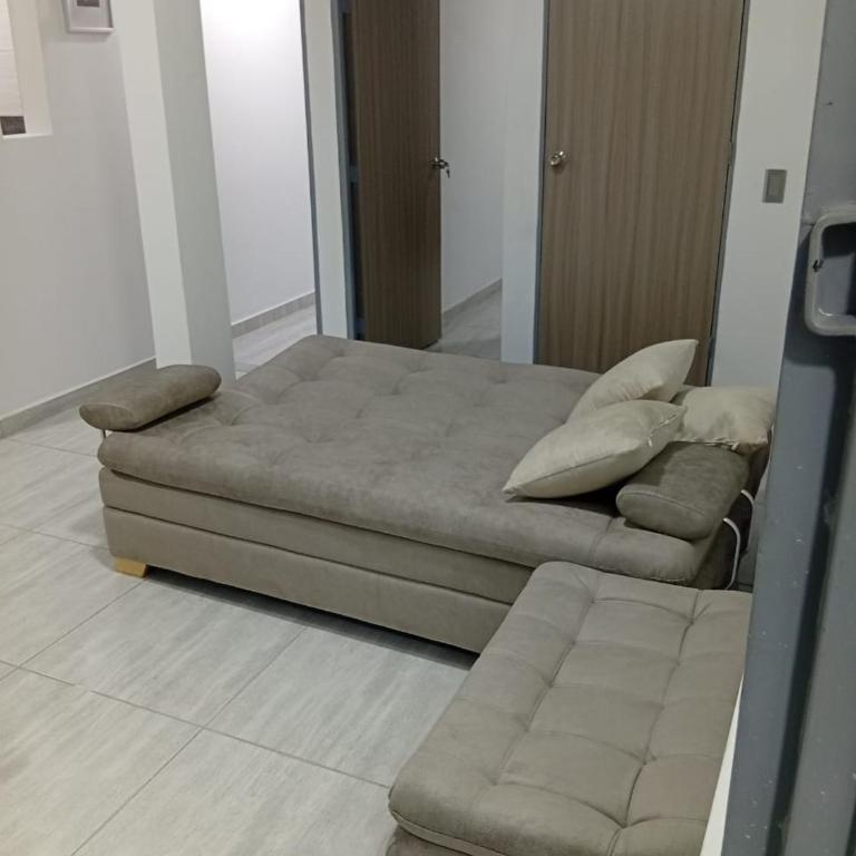 APTO 201 Cerca al Centro Comercial Estacion - Apartamento de 2 dormitorios con balcón - 2
