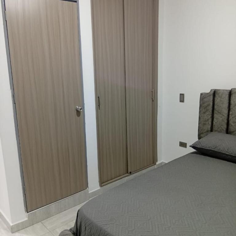 APTO 201 Cerca al Centro Comercial Estacion - Apartamento de 2 dormitorios con balcón - 5