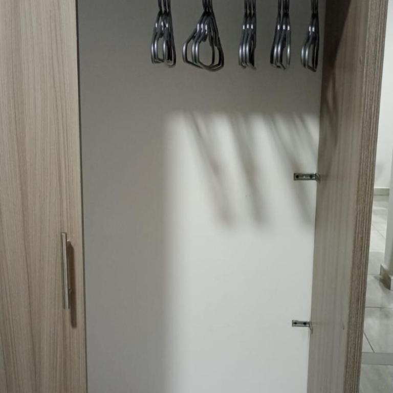 APTO 201 Cerca al Centro Comercial Estacion - Apartamento de 2 dormitorios con balcón - 9