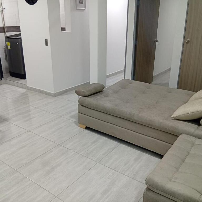 APTO 201 Cerca al Centro Comercial Estacion - Apartamento de 2 dormitorios con balcón - 32