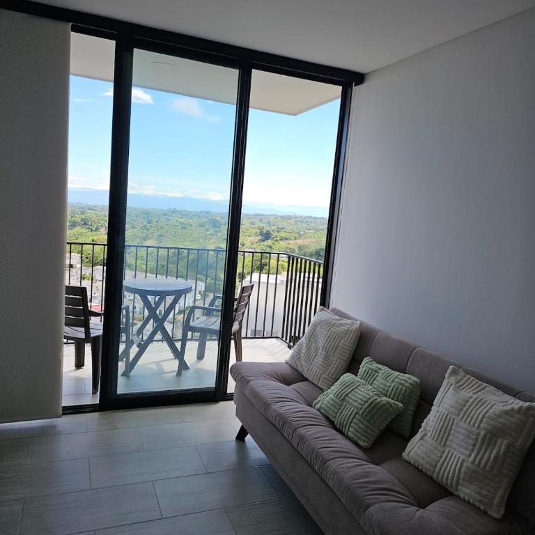 Cozy Apt In The Coffee Region - Apartamento de 2 dormitorios con balcón - 2