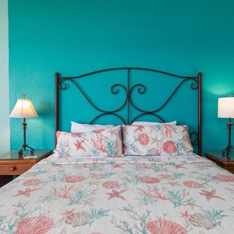 Nicely Decorated Oceanfront - Vacation Home - 15