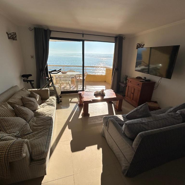 Apartamento frente a la playa - Four-Bedroom Apartment with Balcony - 12
