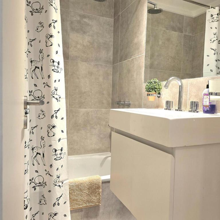 Encantador depto a estrenar a 100m Av Pellegrini - One-Bedroom Apartment - 11