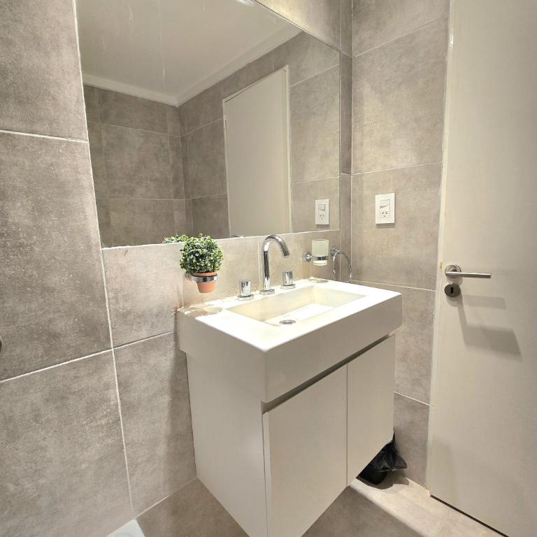Encantador depto a estrenar a 100m Av Pellegrini - One-Bedroom Apartment - 12