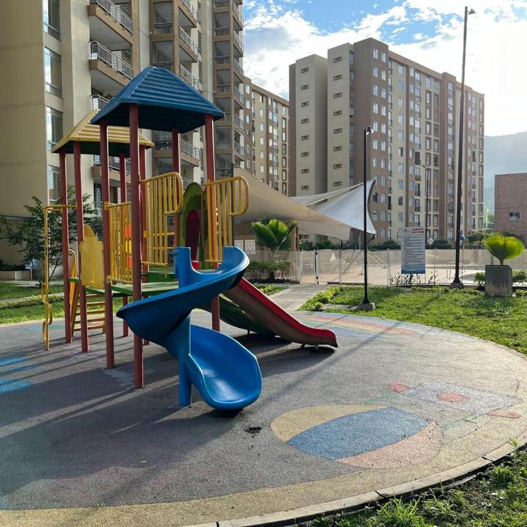 Apartamento con Piscina - Vista a las montañas - Villeta a 90 min de Bogotá - Apartamento de 2 dormitorios con balcón - 25