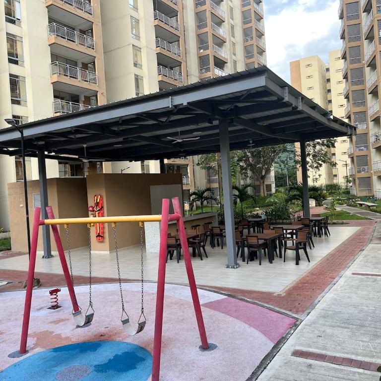 Apartamento con Piscina - Vista a las montañas - Villeta a 90 min de Bogotá - Apartamento de 2 dormitorios con balcón - 42