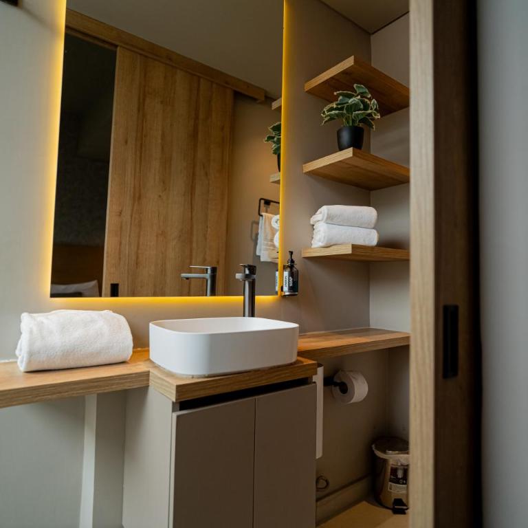 Espectacular Apartaestudio con Piscina sobre la calle 100 - One-Bedroom Apartment - 26