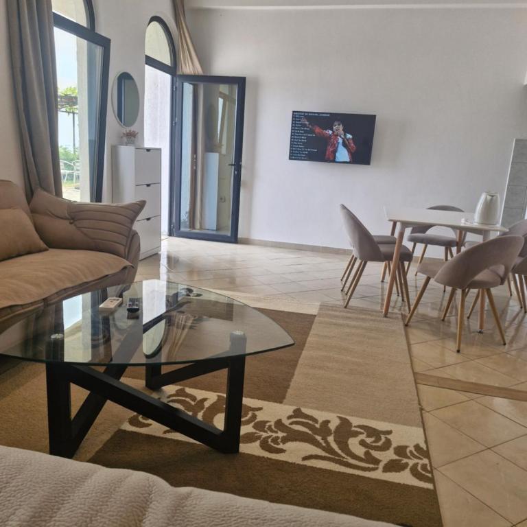 Apartments Plaza - Queen Room with Two Queen Beds - Disability Access - 6