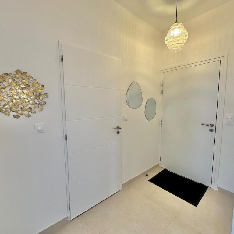 Charles - Appartement 6 pers avec Parking et Balcon à deux pas de la plage - Two-Bedroom Apartment with Terrace - 23