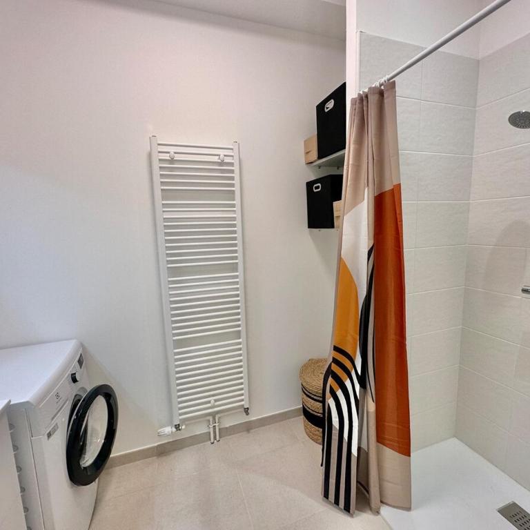 Charles - Appartement 6 pers avec Parking et Balcon à deux pas de la plage - Two-Bedroom Apartment with Terrace - 14