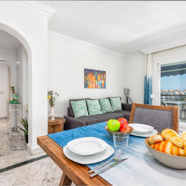 Apartment in Puerto Banus with pool views and parking - Two-Bedroom Apartment - 5