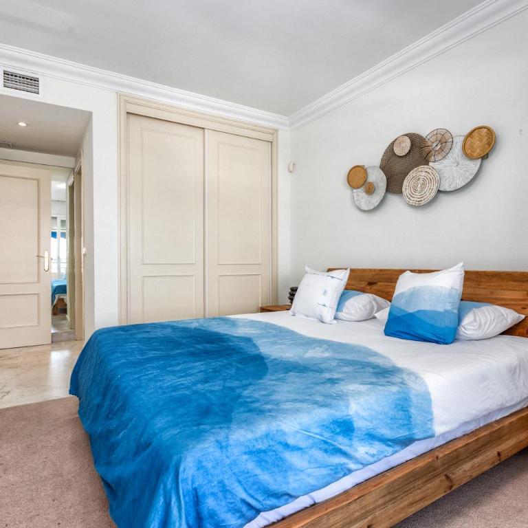 Apartment in Puerto Banus with pool views and parking - Two-Bedroom Apartment - 8
