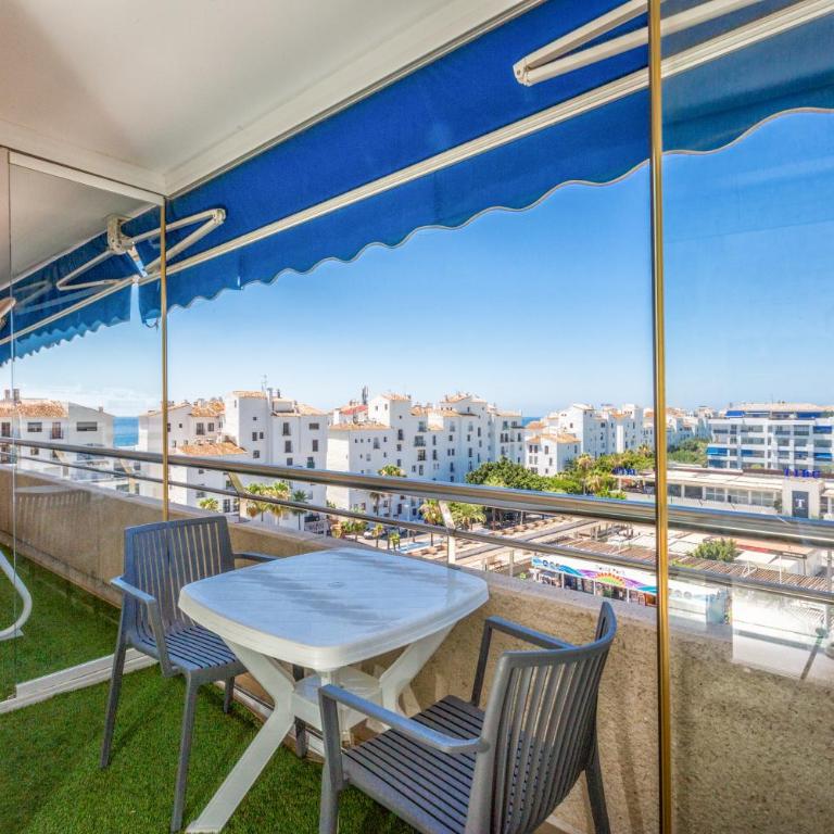 Apartment in Puerto Banus with pool views and parking - Two-Bedroom Apartment - 25