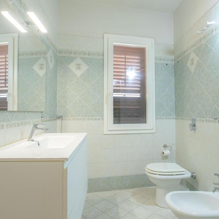 Porto Vecchio Rooms - Camera Quadrupla con Bagno in Comune - 3