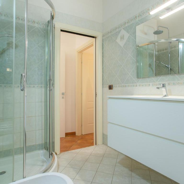 Porto Vecchio Rooms - Camera Quadrupla con Bagno in Comune - 4
