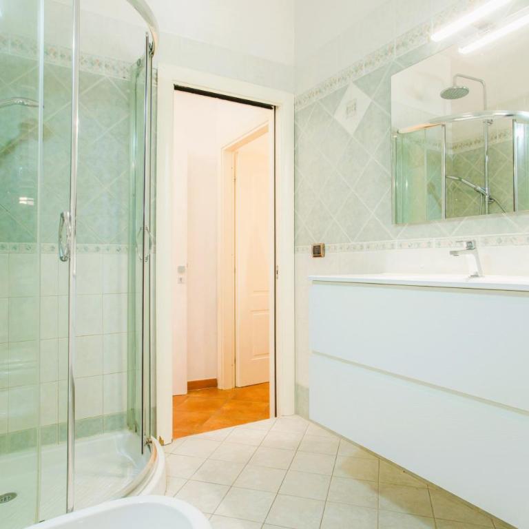 Porto Vecchio Rooms - Camera Quadrupla con Bagno in Comune - 10