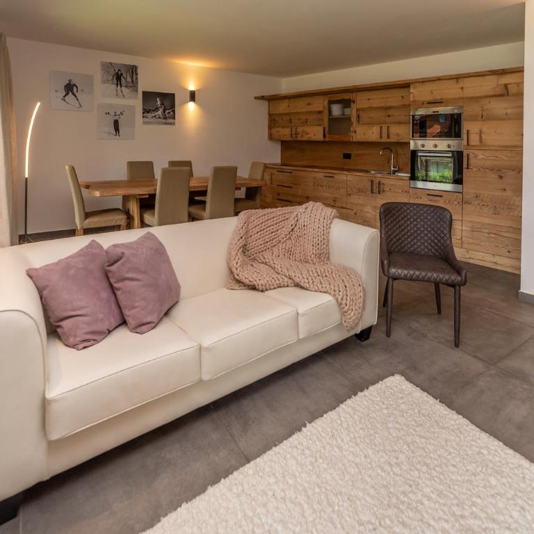 Appartamenti ABC Group - Appartamento con 3 Camere da Letto e Vista Montagna - 2