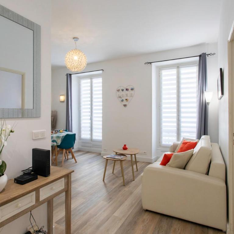 #28 Staywiz us -1 BDR Flat AC Balcony Hper Central 10mins to Beach & old town - Appartement 1 Chambre - 15