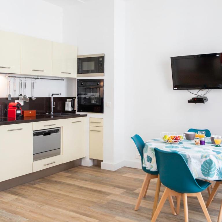 #28 Staywiz us -1 BDR Flat AC Balcony Hper Central 10mins to Beach & old town - Appartement 1 Chambre - 21