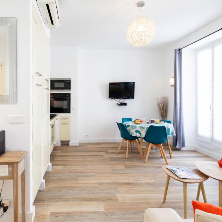 #28 Staywiz us -1 BDR Flat AC Balcony Hper Central 10mins to Beach & old town - Appartement 1 Chambre - 20