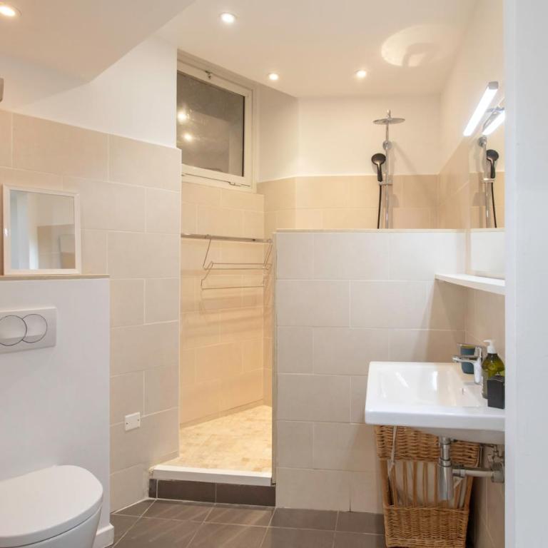 #28 Staywiz us -1 BDR Flat AC Balcony Hper Central 10mins to Beach & old town - Appartement 1 Chambre - 5