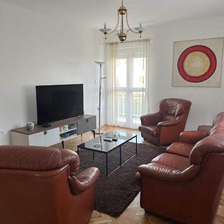 DD apartment - Three-Bedroom Apartment with Sea View - 2