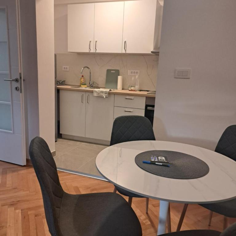 Avenue Flat - Two-Bedroom Apartment - 1