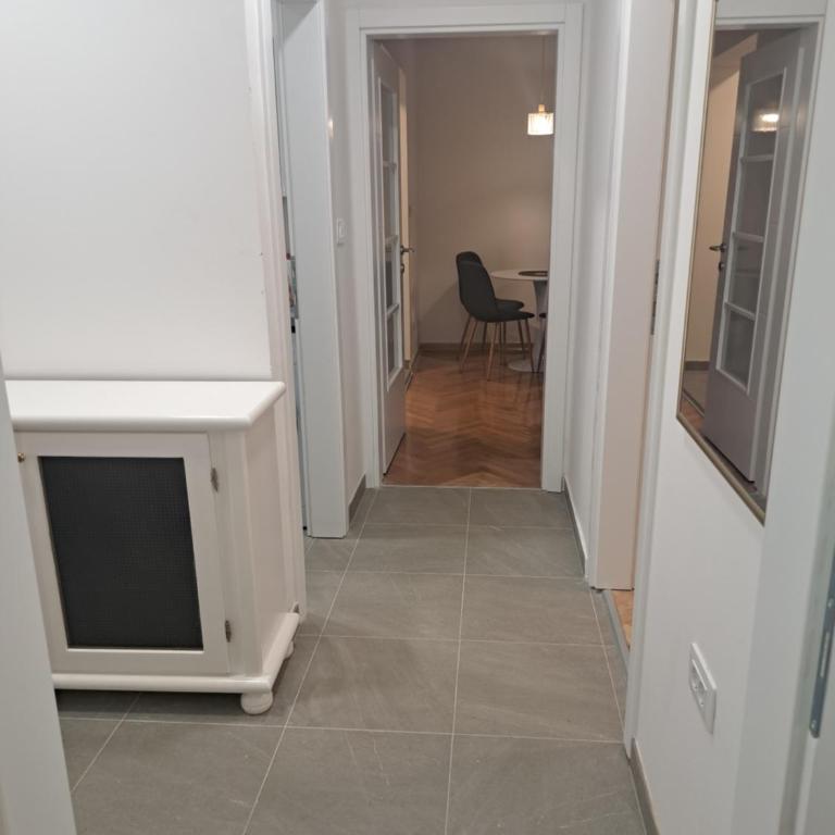 Avenue Flat - Two-Bedroom Apartment - 4