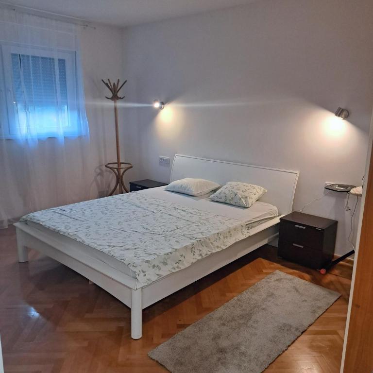 Avenue Flat - Two-Bedroom Apartment - 5