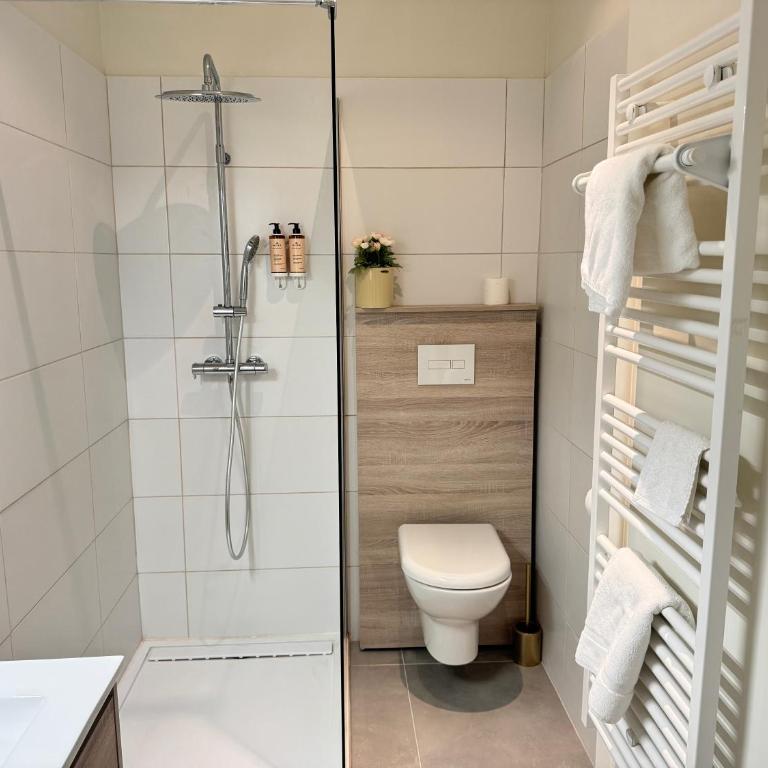 Au cœur des Papes, dans bâtisse de charme studios & appartements en cœur de ville - Appartement 1 Chambre avec Terrasse - 2