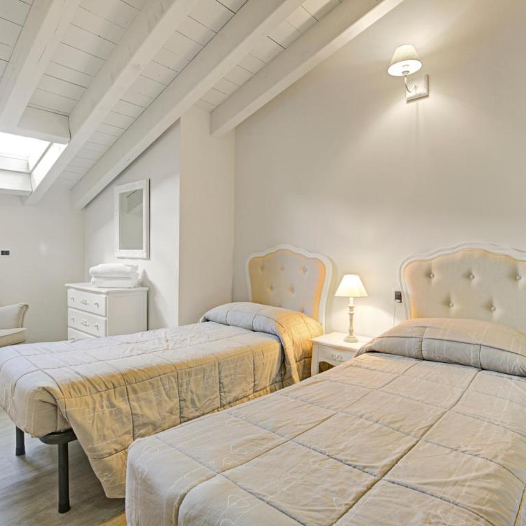 Agriturismo Cascina Crocelle - Lake View and Heated Pool - Two Bedroom Apartment with Private Balcony - 4