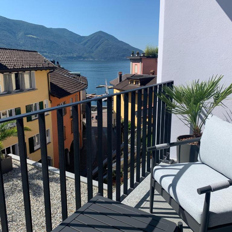 Living Ascona Boutique Hotel - Camera Matrimoniale Superior con Terrazza e Vista Parziale sul Lago - 8